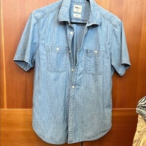 GAP Light Blue Short Sleeve Denim Button-Up Shirt
